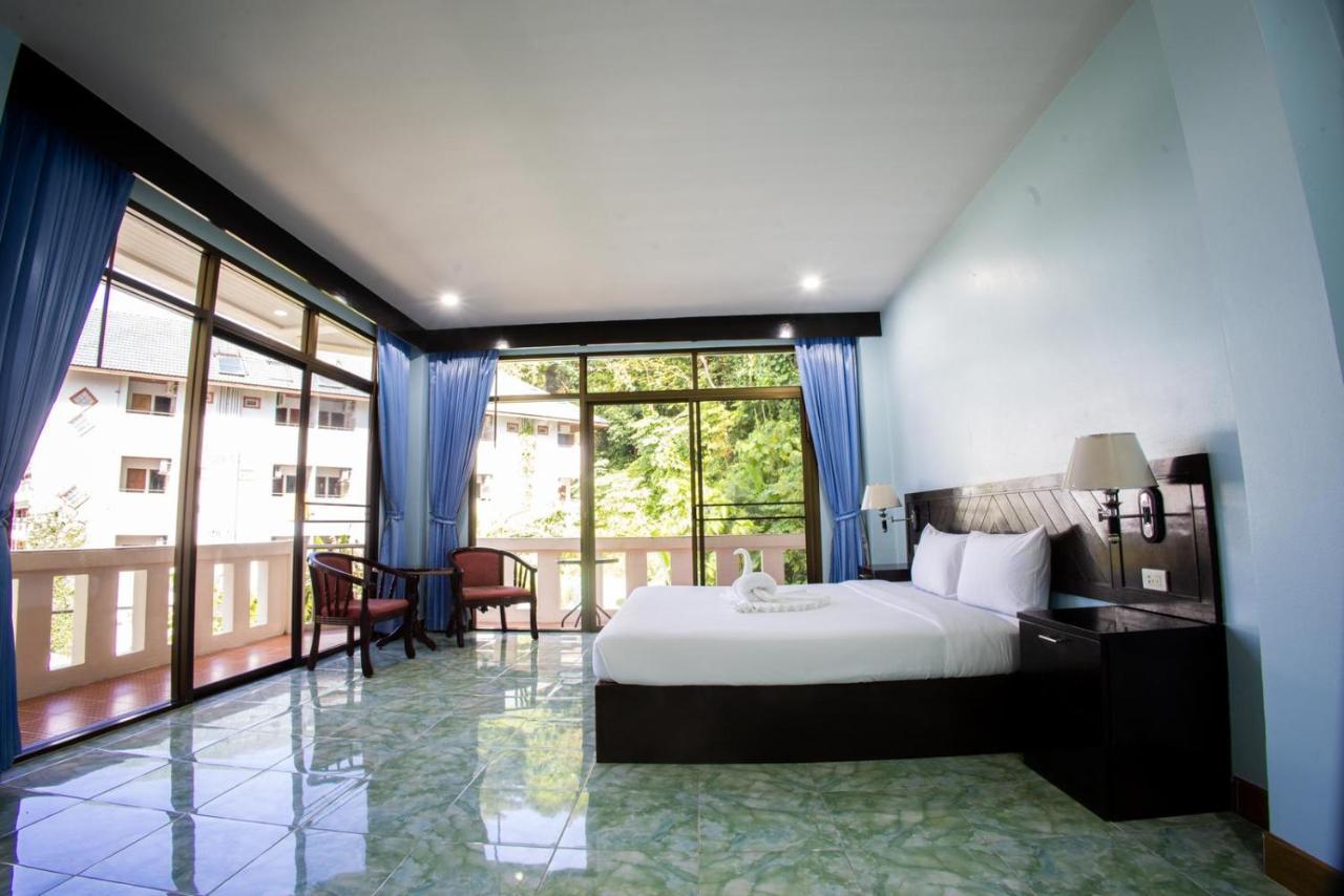 Riviera Patong Hotell Exteriör bild