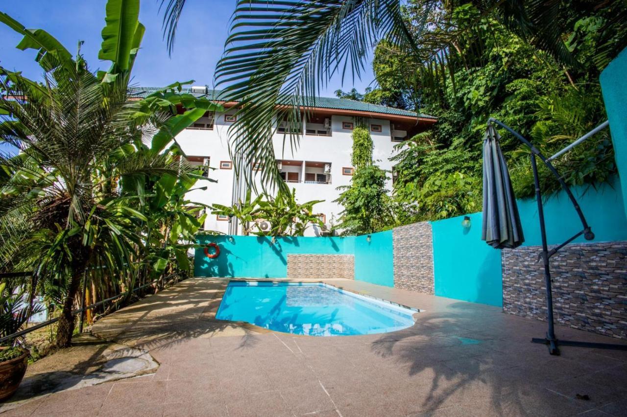 Riviera Patong Hotell Exteriör bild