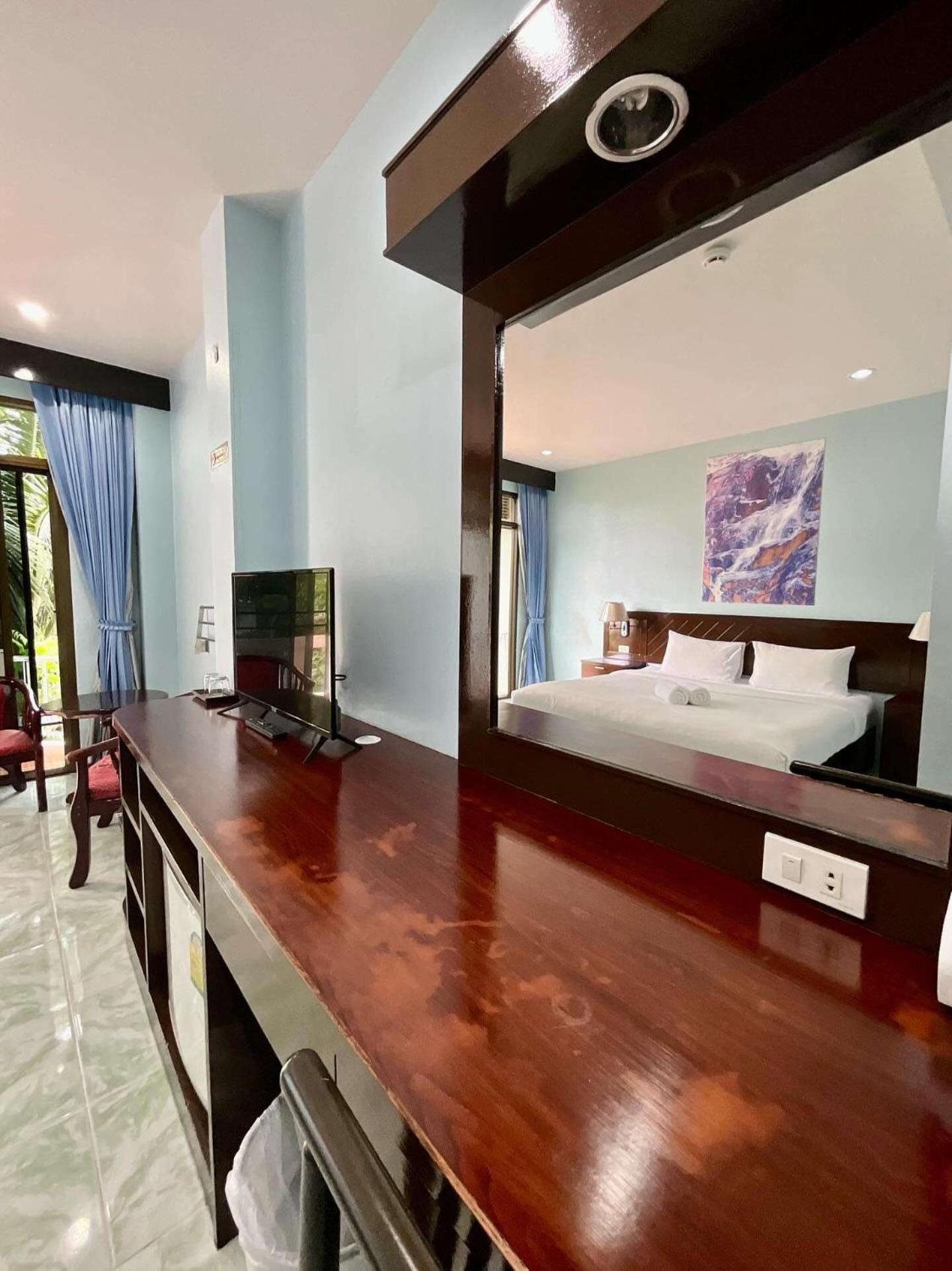 Riviera Patong Hotell Exteriör bild